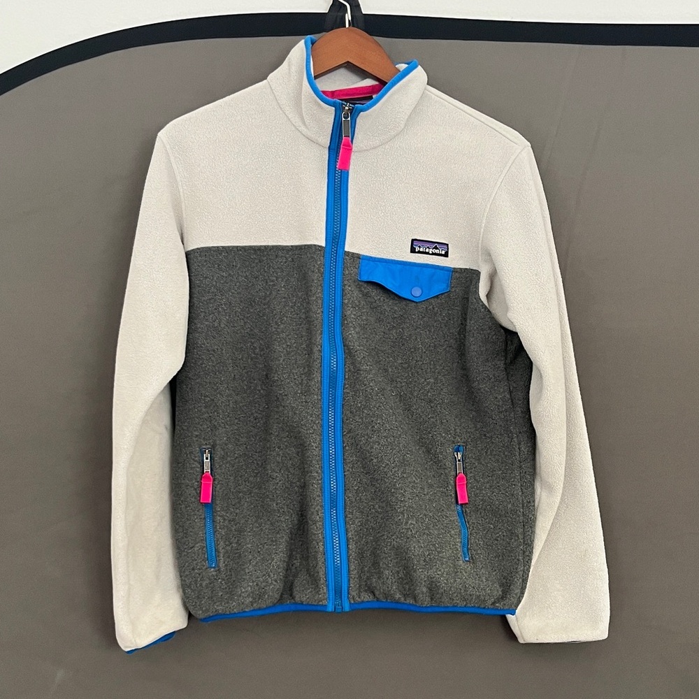 Patagonia full zip fleece Jacket in Gray and Cream with Blue Accents